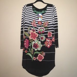Brand new dress with side pockets, 3/4 sleeves