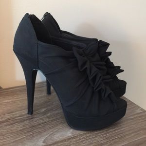 Chinese Laundry ruffle booties