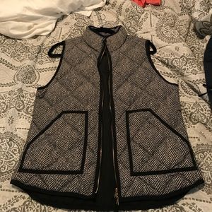 Jcrew factory excursion vest in herringbone.
