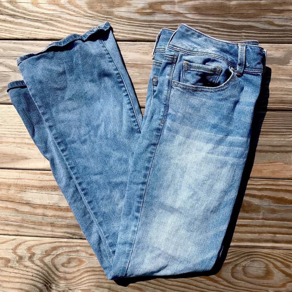 American Eagle Light Wash Kick Boot Jeans