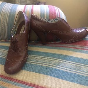 Brown American eagle heels