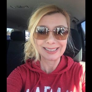 Meet your Posher, Beverly