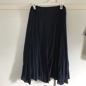 Full flowing navy skirt