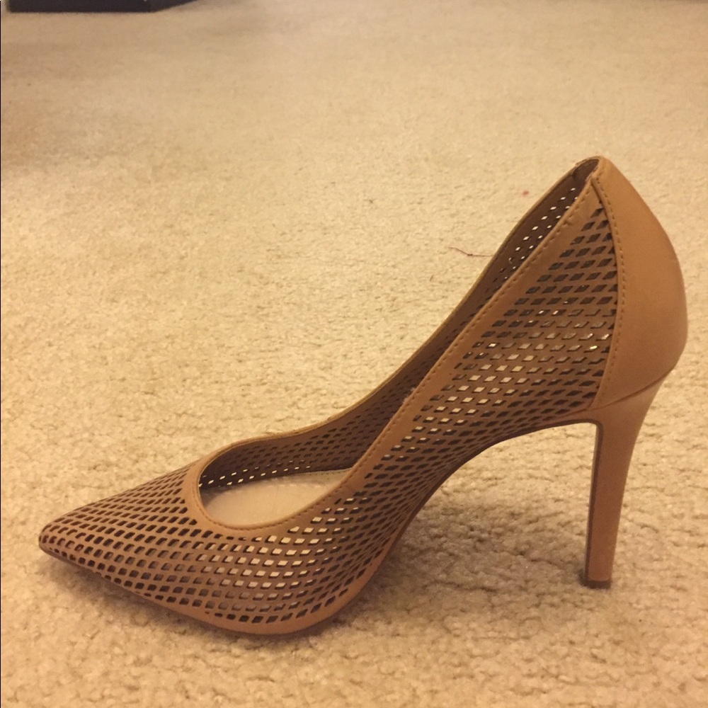 Vince Camuto Caila pumps!