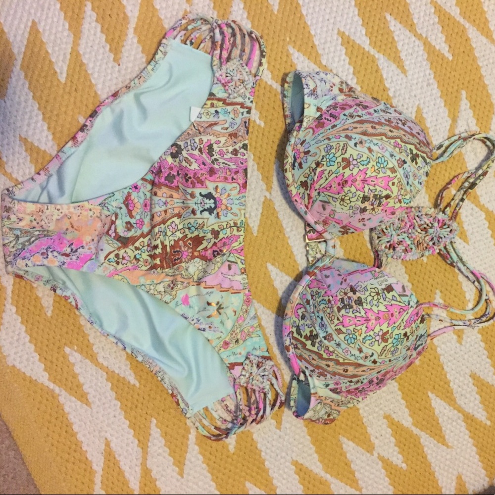 Victoria's Secret bathing suit 👙 top-34B bottom-M