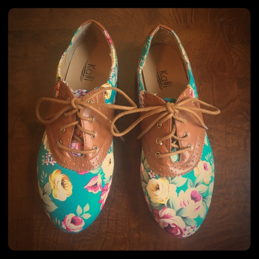 Floral oxfords size 6