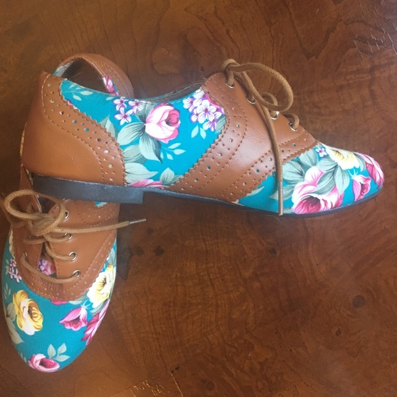 Floral oxfords size 6 - Picture 2 of 4