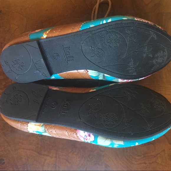 Floral oxfords size 6 - Picture 3 of 4