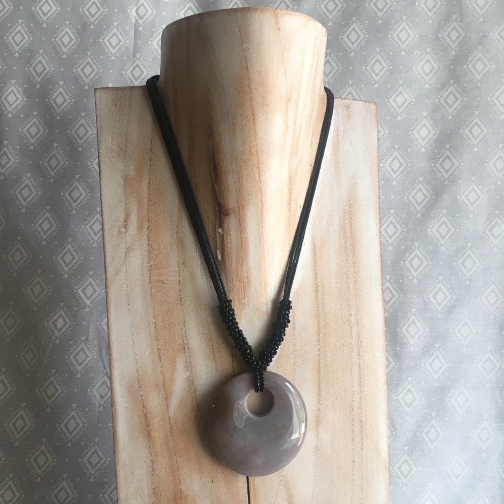 Necklace w Stone Pendant