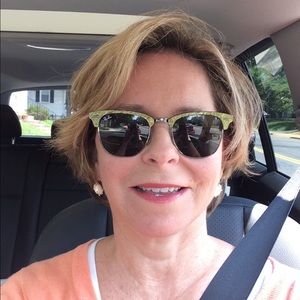 Meet your Posher, Deborah