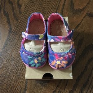 EUC Tiny Toms, Toddler 3, floral Mary Janes.