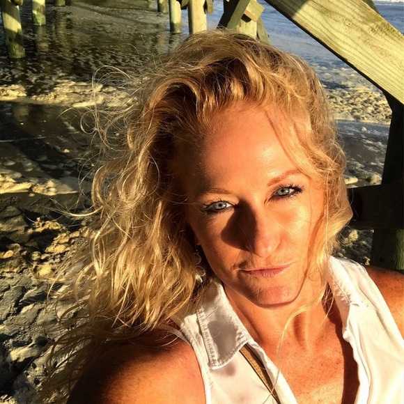 Meet your Posher, Shelley - Picture 3 of 3