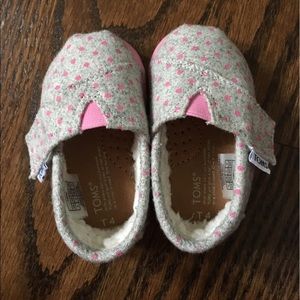 EUC Tiny Toms, Toddler 4, slip-ons