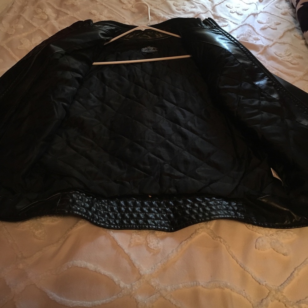 Leather jacket - Picture 3 of 3