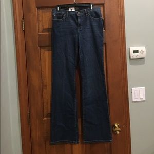 New Classic bootcut Jeans size 4