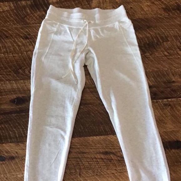 LULULEMON Pleasing Pant Sz 6 - Picture 1 of 2