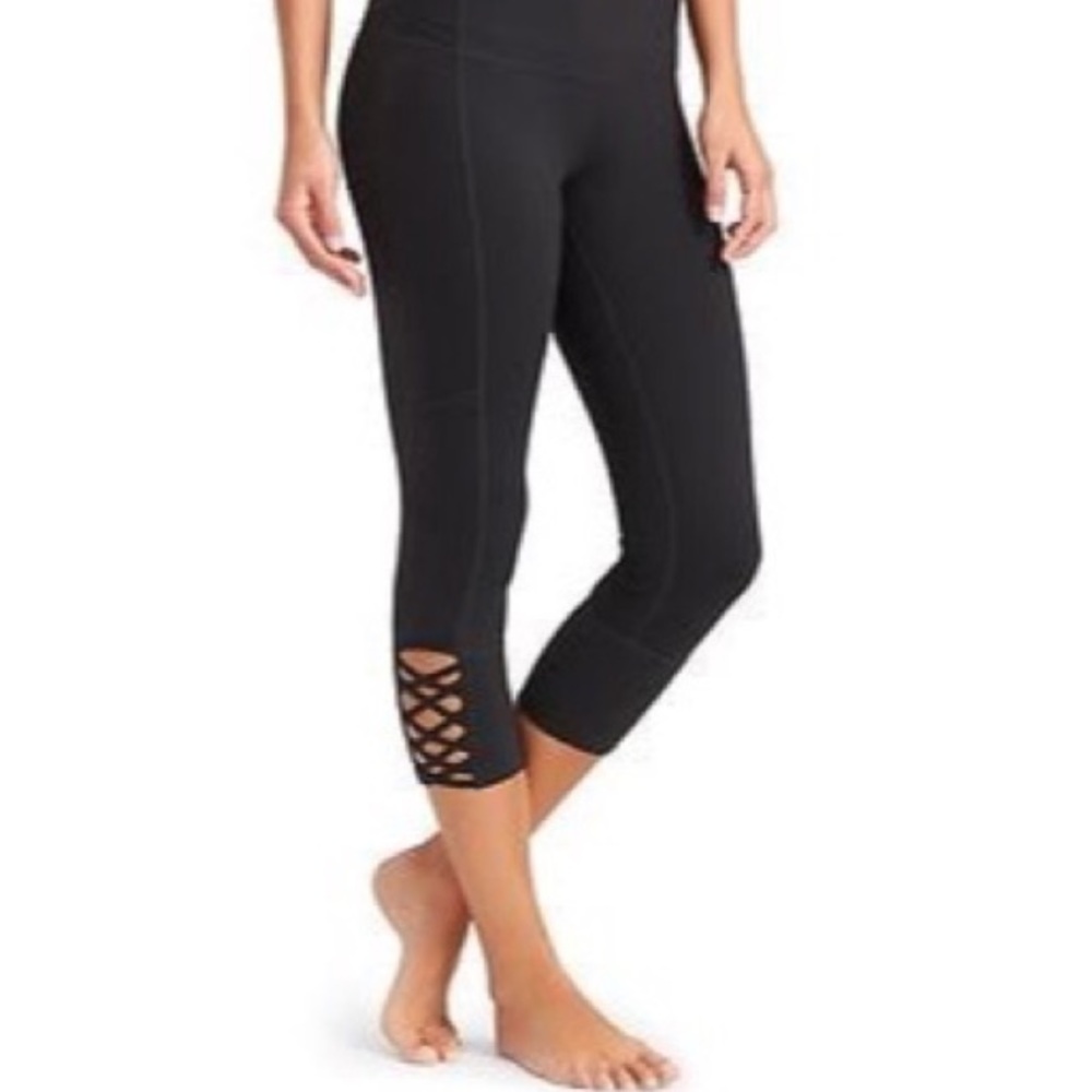 WORN ONCE - Athlete Criss Cross Capri in Black