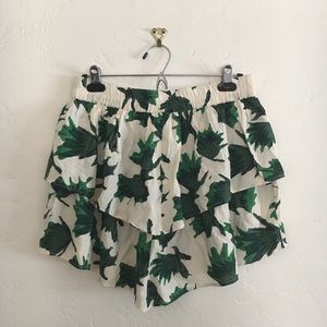 GANNI Mini-Skirt in Tropical Leaf Print 🍃