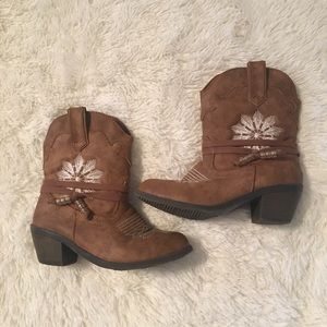Girls Stevie's embroidered boots