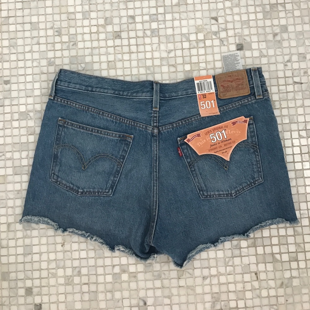 NEW WITH TAGS LEVI'S 501 SHORTS