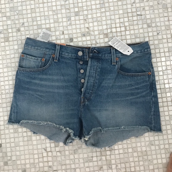 NEW WITH TAGS LEVI'S 501 SHORTS - Picture 2 of 3