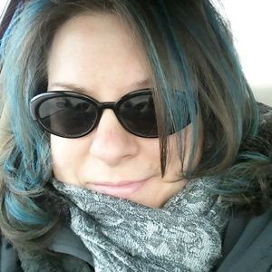 Meet your Posher, Suzanne