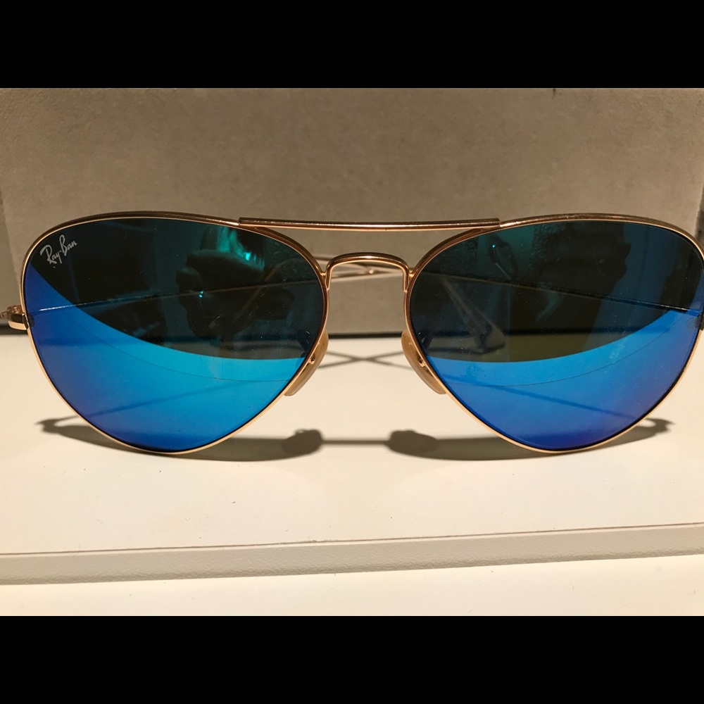 Blue mirror ray bans!