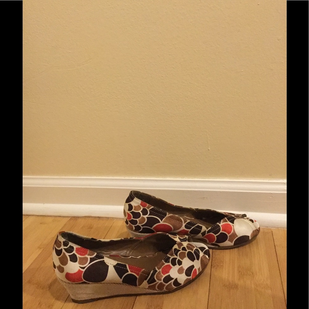 Wedge shoes