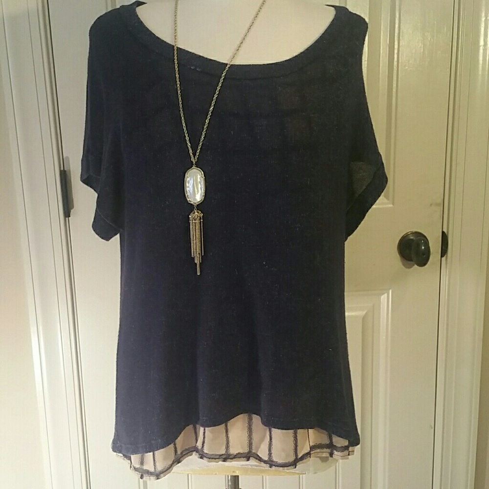Navy short sleeved top with polyester lining