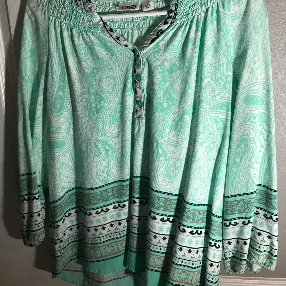 SUPER cute long sleeve blouse.