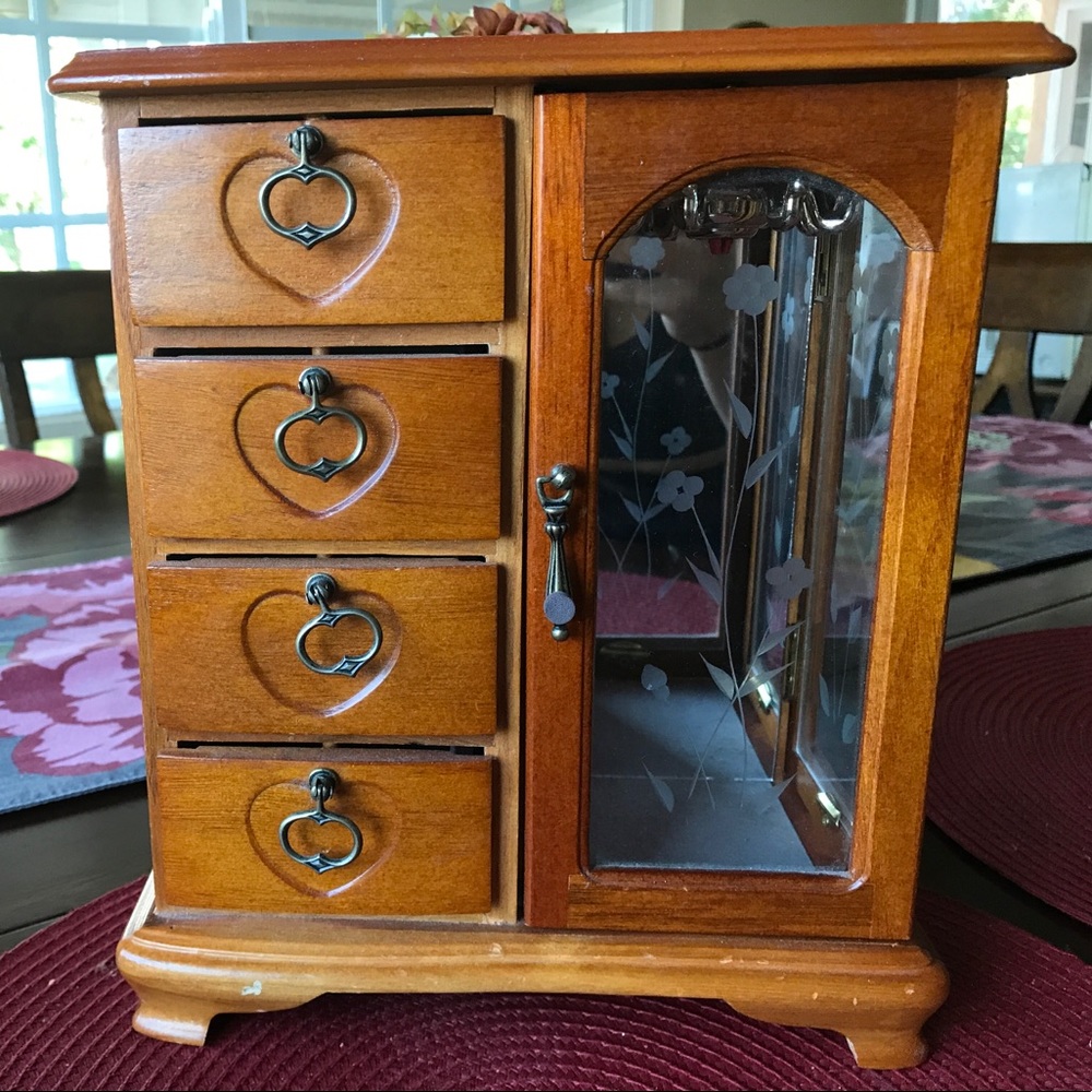 Jewelry box