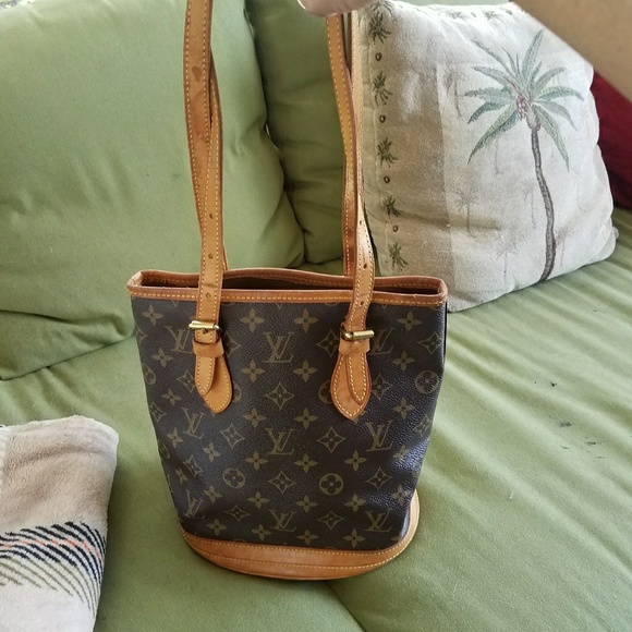 Louis Vuitton Handbags - 🍃Authentic LV bucket bag🍃