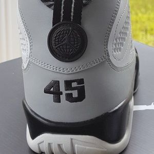 Air Jordan 9 Retro