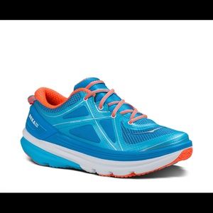 Hoka One One Constant
