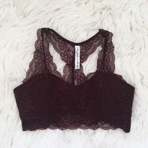 🥀UO Lace Racerback Bralette🥀