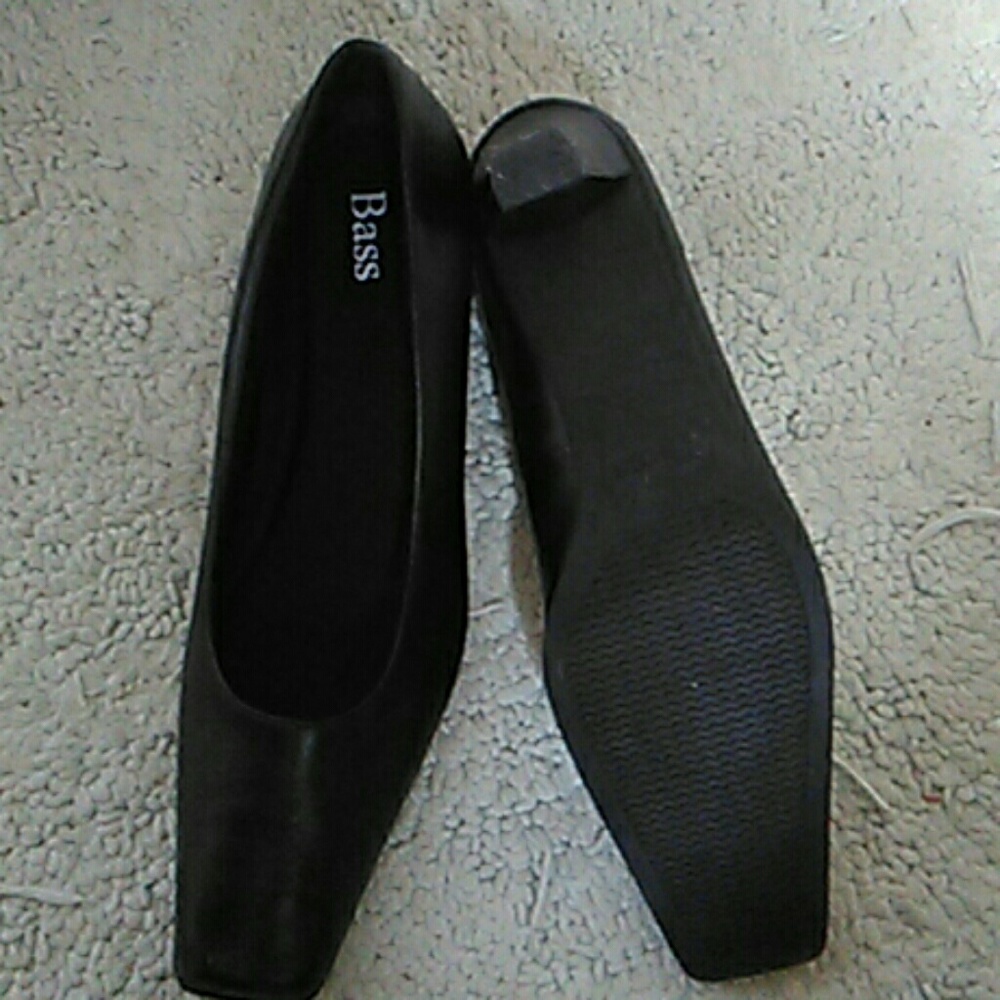 Shoes - Picture 3 of 4