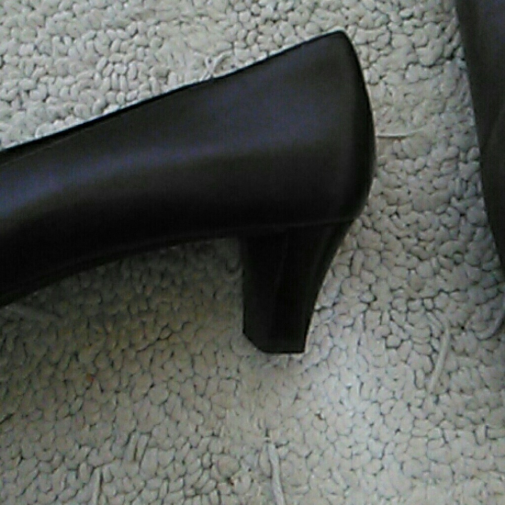 Shoes - Picture 4 of 4