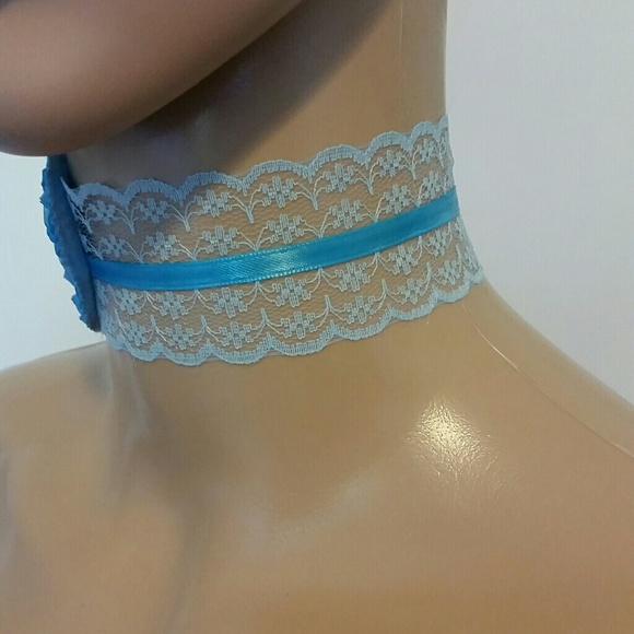 Gorgeous Lace Heart Choker - Picture 3 of 8