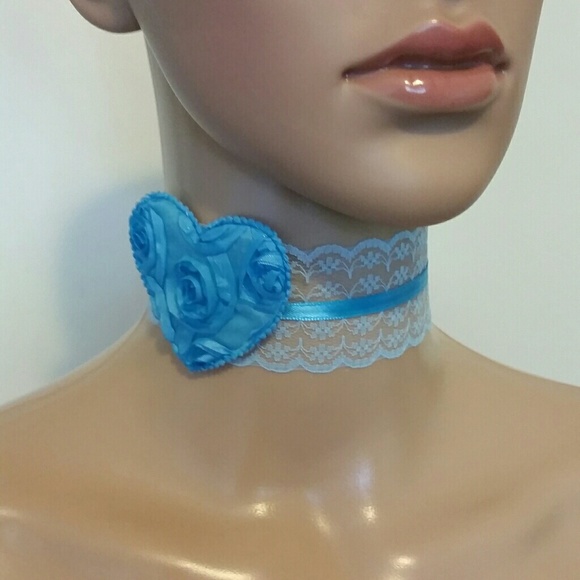 Gorgeous Lace Heart Choker - Picture 7 of 8