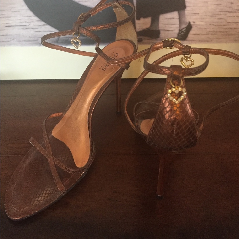 Guess heels with cute ❤️ charm