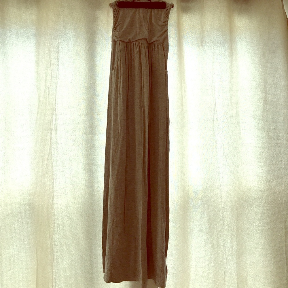 Strapless gray maxi dress.