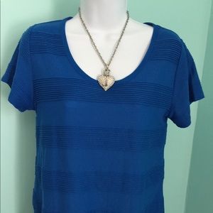 Lularoe xs  Pin-tucked classic tee
