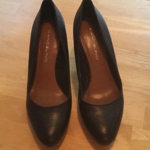 Leather pump with 1/2 inch platform