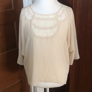 Beautiful top with lace details