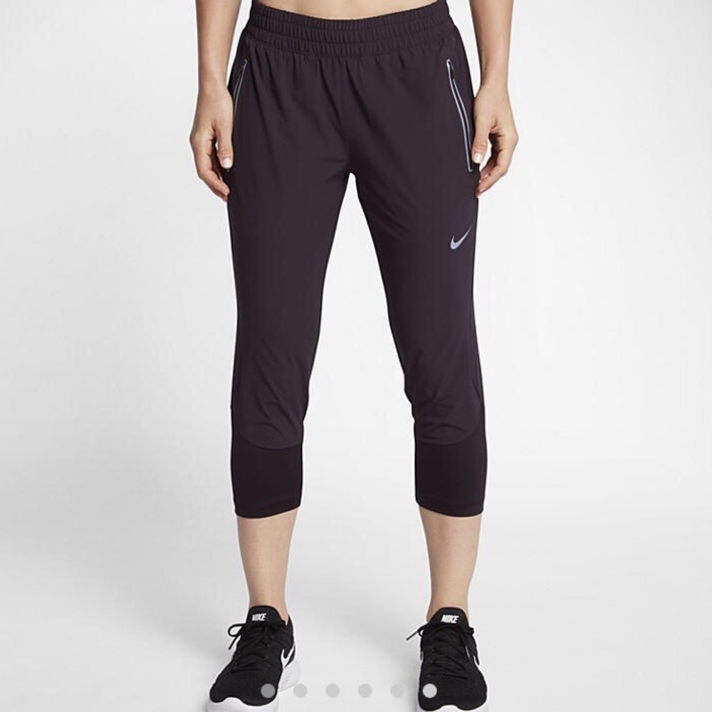 BRAND NEW Nike Cropped Swift Pants