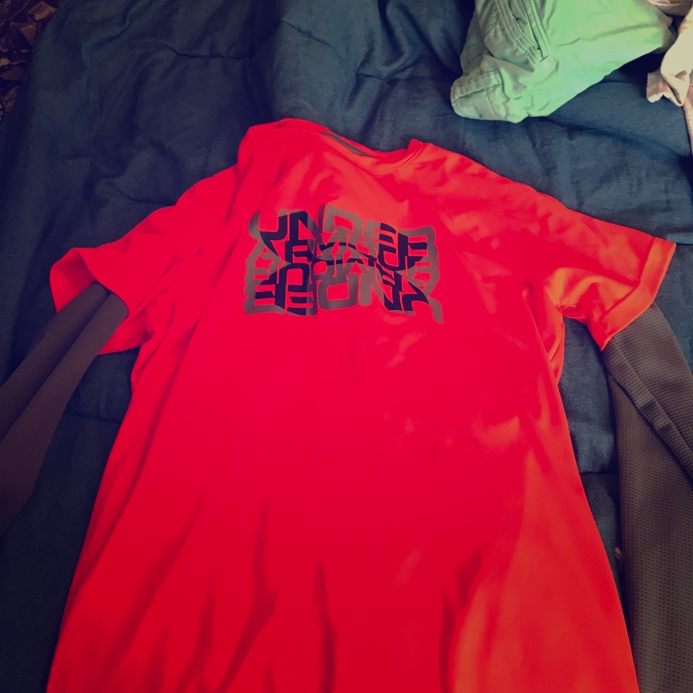 underarmour long sleeve shirt.wore it once.