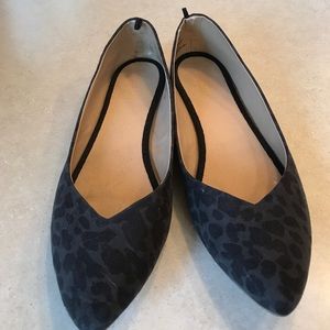 Adorable black and grey leopard print flats