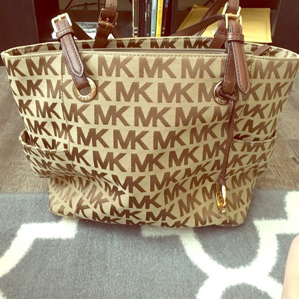 MK tote