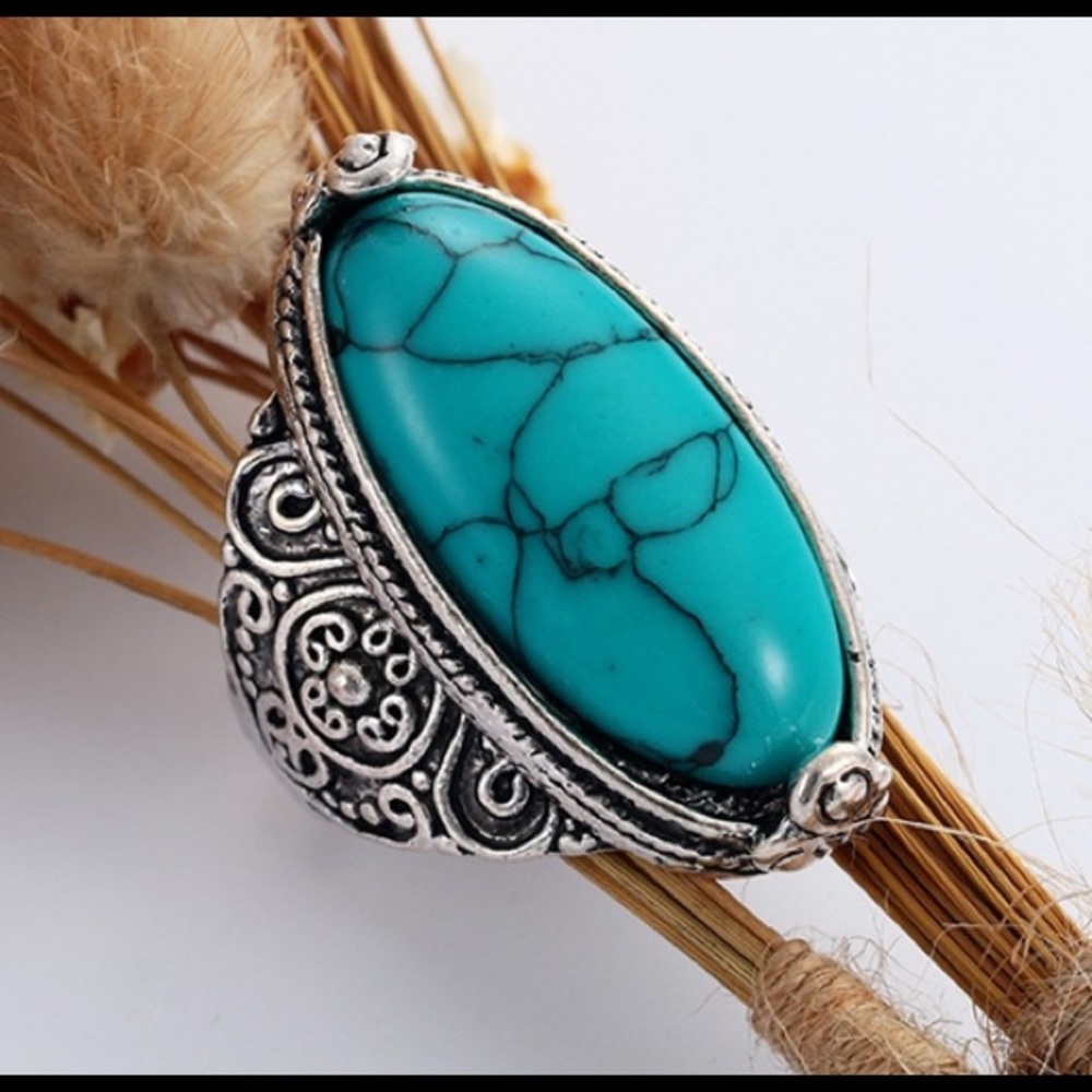 🎉HP🎉 Oval Design Turquoise, Silver Plated Ring.