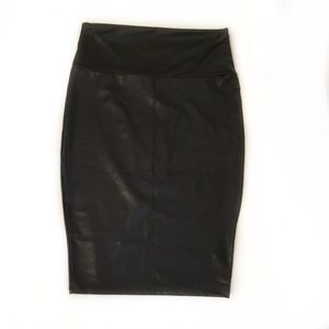 Faux Leather Body-con Skirt - size L